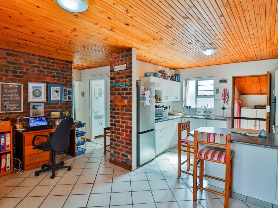 5 Bedroom Property for Sale in De Kelders Western Cape